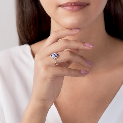 Pierścionek SAVICKI: dwukolorowe złoto, niebieskie szafiry, diamenty